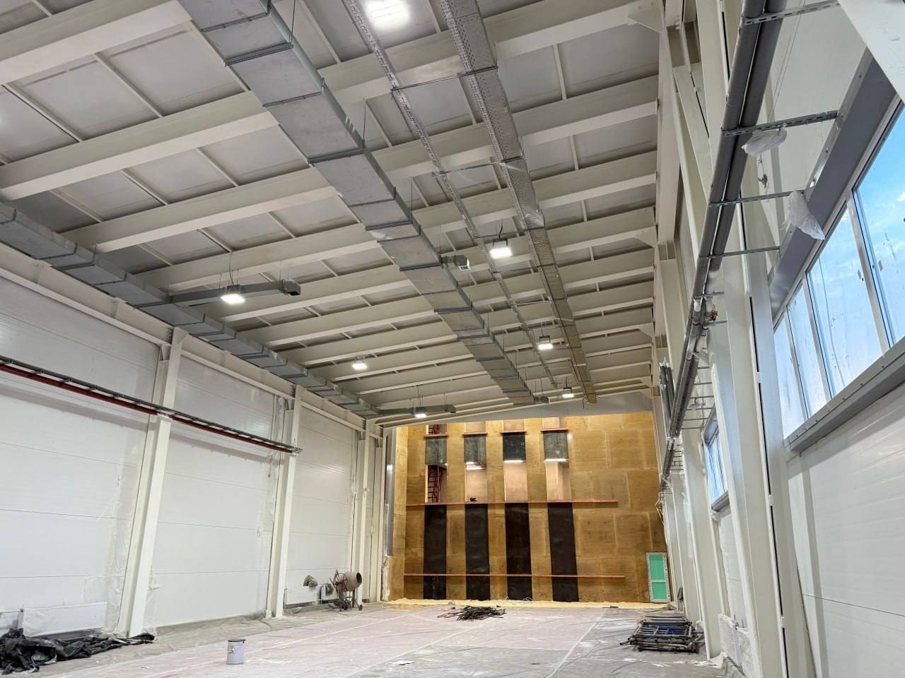 Делегация из Санкт-Петербурга оценила результаты восстановления пожарно-спасательной части в Мариуполе Делегация из Санкт-Петербурга оценила результаты восстановления пожарно-спасательной части в Мариуполе