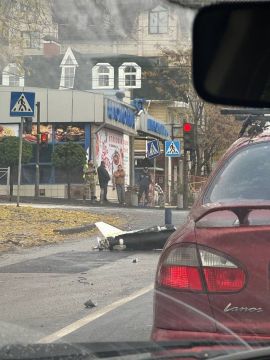 Беспилотник ВСУ упал в центре Донецка на проезжую часть