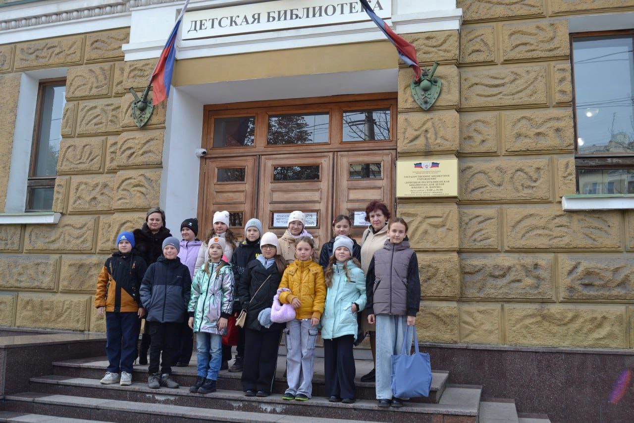 Школьники Кировского посетили Донецк с экскурсией Школьники Кировского посетили Донецк с экскурсией