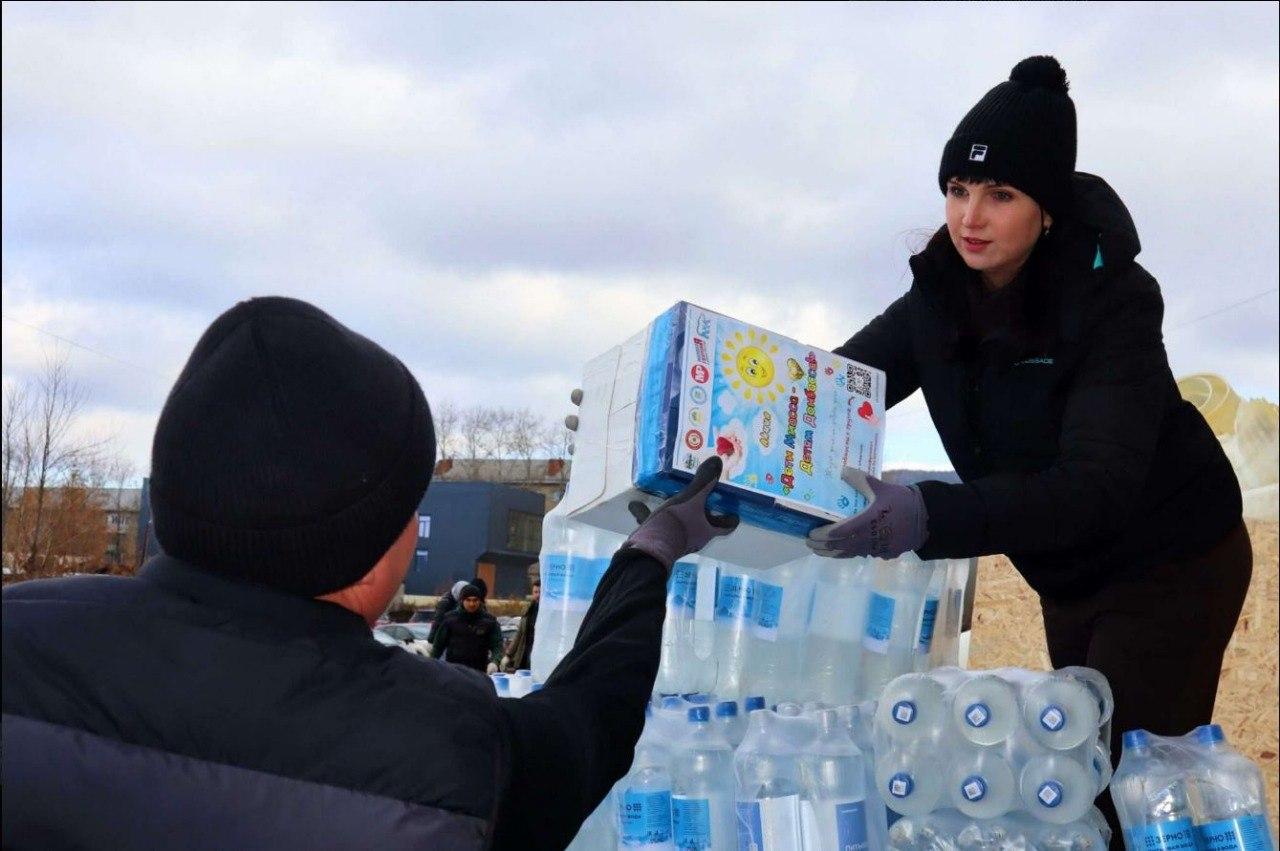 40 тонн гуманитарного груза собрали жители Челябинска, Копейска, Кыштыма, Чебаркуля, а также поселков Уразбаево и Мухаметово 40 тонн гуманитарного груза собрали жители Челябинска, Копейска, Кыштыма, Чебаркуля, а также поселков Уразбаево и Мухаметово