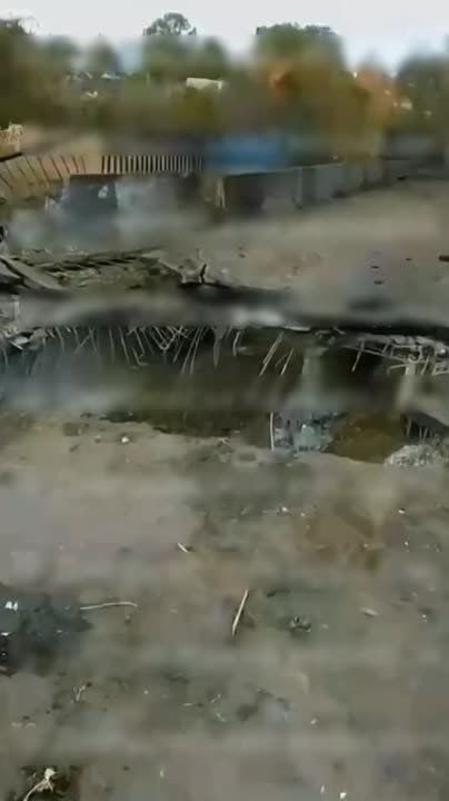 Кадры с украинской стороны: объективный контроль результатов работы 11 гвардейской армии ВВС и ПВО, а также БПЛА по двум мостам в н.п. Покровское. У противника серьезные проблемы с логистикой