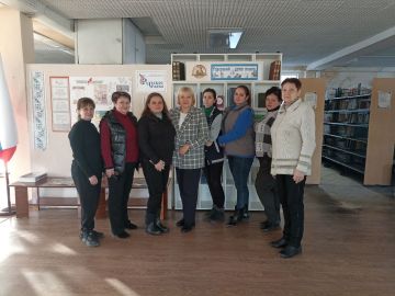 29 октября управляющий делами администрации городского округа Торез Наталья Бекетова провела встречу с трудовым коллективом МУК " ЦБС г. о. Торез"