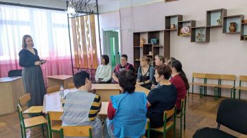 29 октября заместитель председателя Общественного совета Ирина Северина провела встречу с трудовым коллективом ГКДОУ "Детский сад № 50 "Лелея" г.о. Торез"