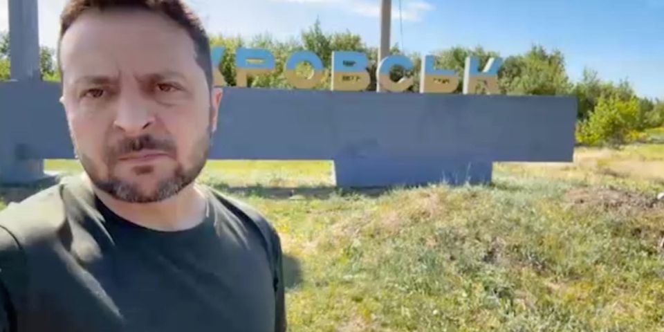 Юрий Баранчик: Российский флаг появился на стеле в Покровске Юрий Баранчик: Российский флаг появился на стеле в Покровске