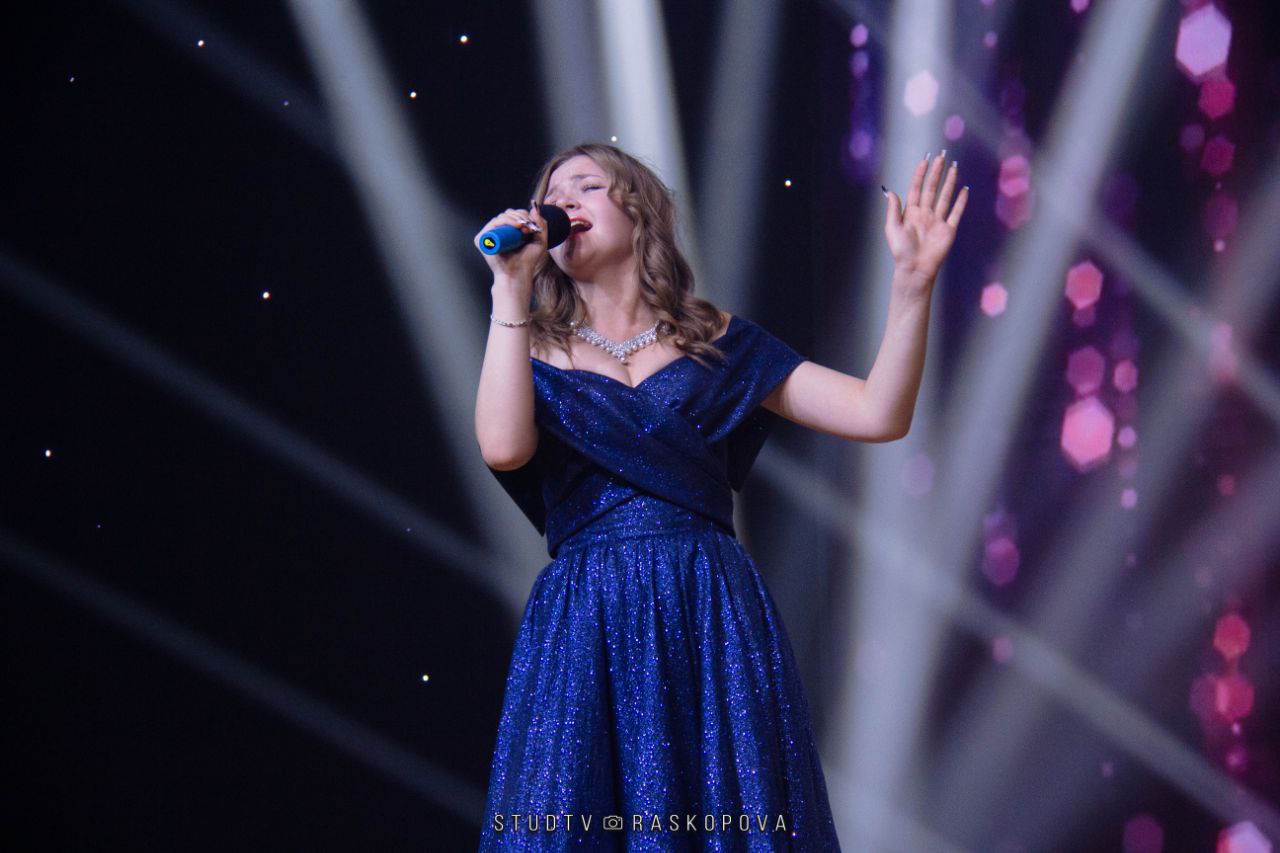 Это было легендарно!. Дебют первокурсника 2025 подошёл к концу и мы готовы представить вам первую порцию фотографий с самого яркого события в этом году Скорее смотри фоточки и следи за постами, ведь скоро будет много крутого... Это было легендарно!. Дебют первокурсника 2025 подошёл к концу и мы готовы представить вам первую порцию фотографий с самого яркого события в этом году Скорее смотри фоточки и следи за постами, ведь скоро будет много крутого...