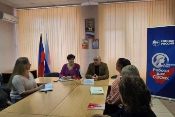 Сегодня, 29 октября, первый заместитель главы администрации городского округа Дебальцево Максим Вельма встретился с трудовым коллективом ГБУ "Дебальцевский городской центр занятости"