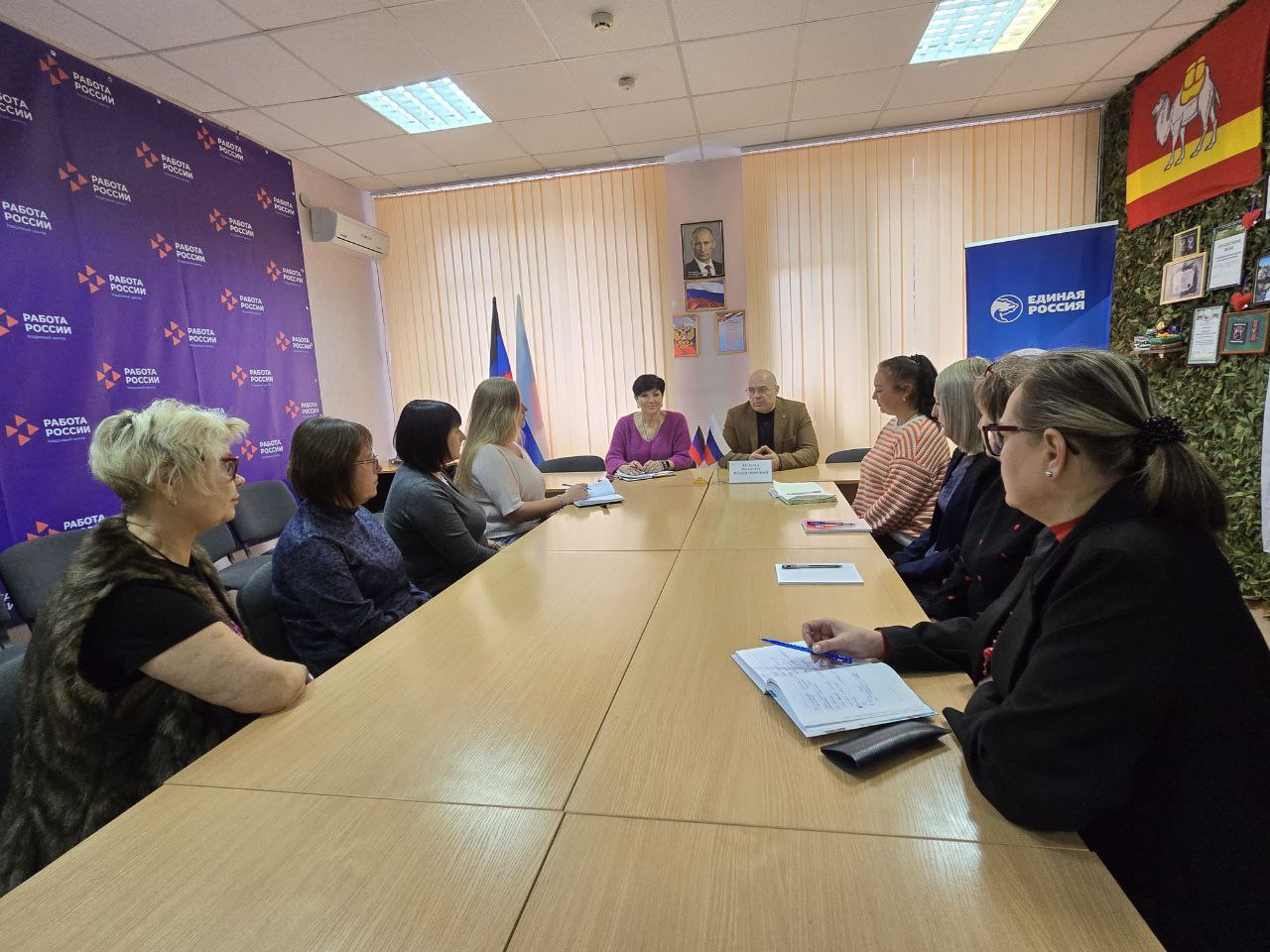 Сегодня, 29 октября, первый заместитель главы администрации городского округа Дебальцево Максим Вельма встретился с трудовым коллективом ГБУ "Дебальцевский городской центр занятости" Сегодня, 29 октября, первый заместитель главы администрации городского округа Дебальцево Максим Вельма встретился с трудовым коллективом ГБУ "Дебальцевский городской центр занятости"