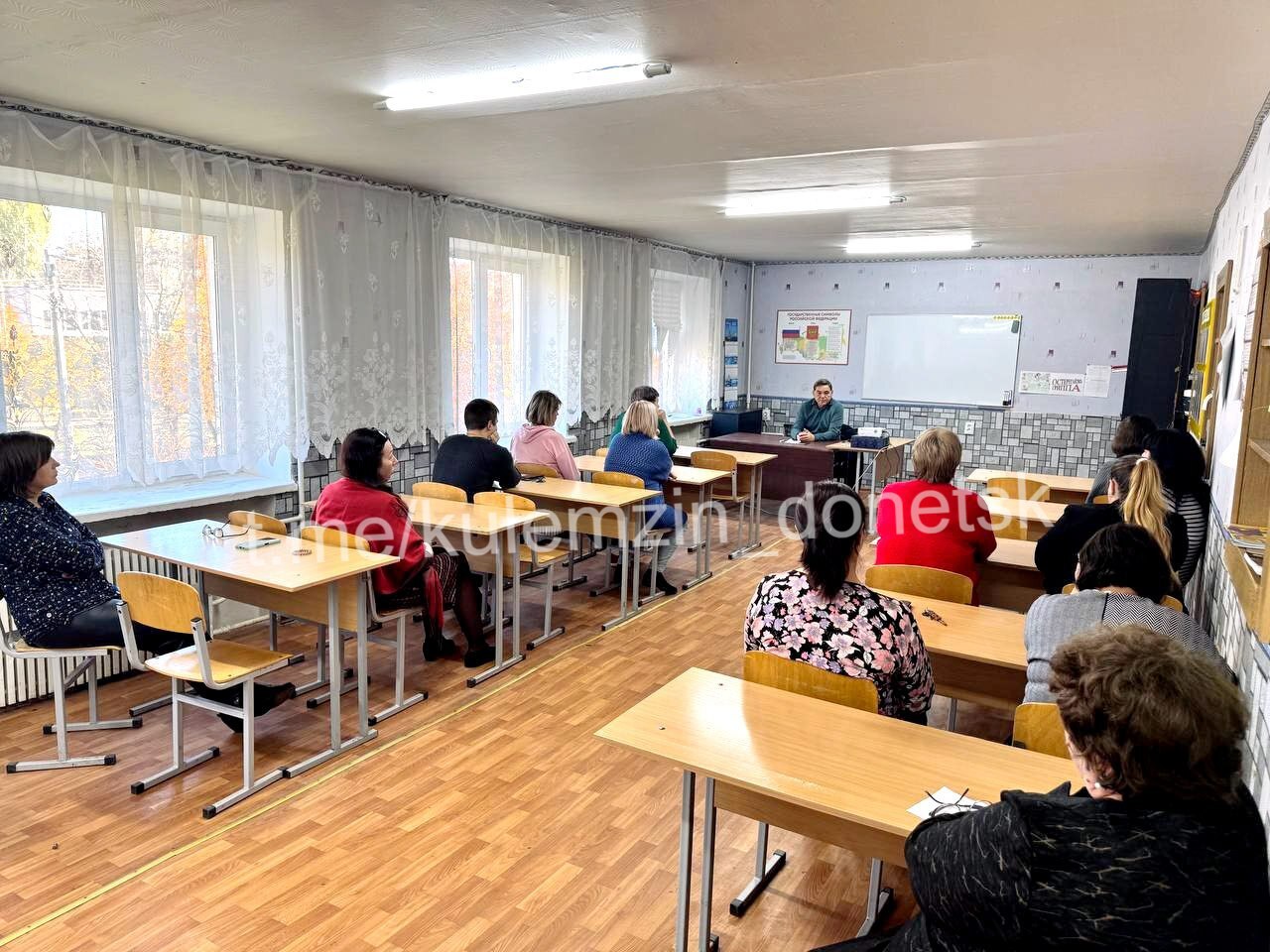 Первый заместитель главы администрации г.о. Донецк провел рабочую встречу с коллективом Донецкого техникума бытового обслуживания и торговли Первый заместитель главы администрации г.о. Донецк провел рабочую встречу с коллективом Донецкого техникума бытового обслуживания и торговли