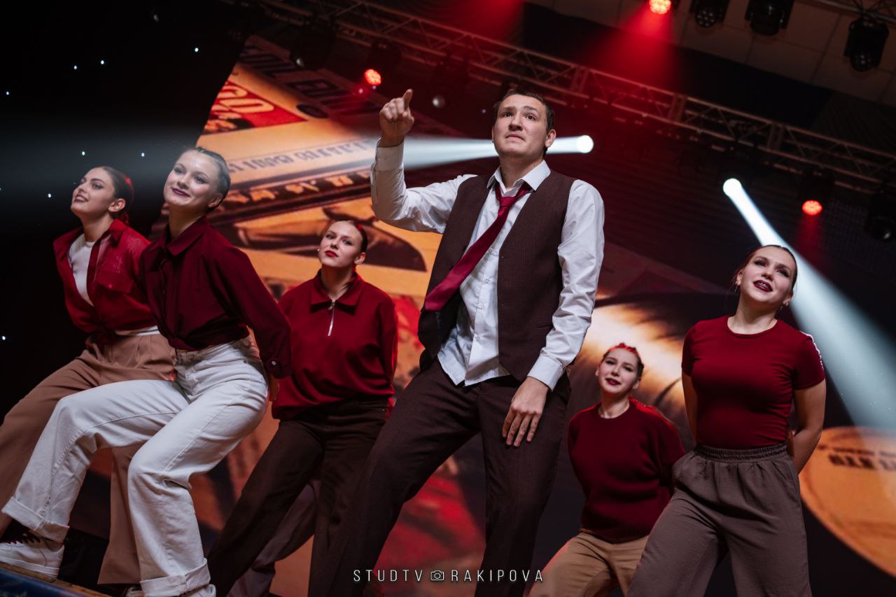 Это было легендарно!. Дебют первокурсника 2025 подошёл к концу и мы готовы представить вам первую порцию фотографий с самого яркого события в этом году Скорее смотри фоточки и следи за постами, ведь скоро будет много крутого... Это было легендарно!. Дебют первокурсника 2025 подошёл к концу и мы готовы представить вам первую порцию фотографий с самого яркого события в этом году Скорее смотри фоточки и следи за постами, ведь скоро будет много крутого...