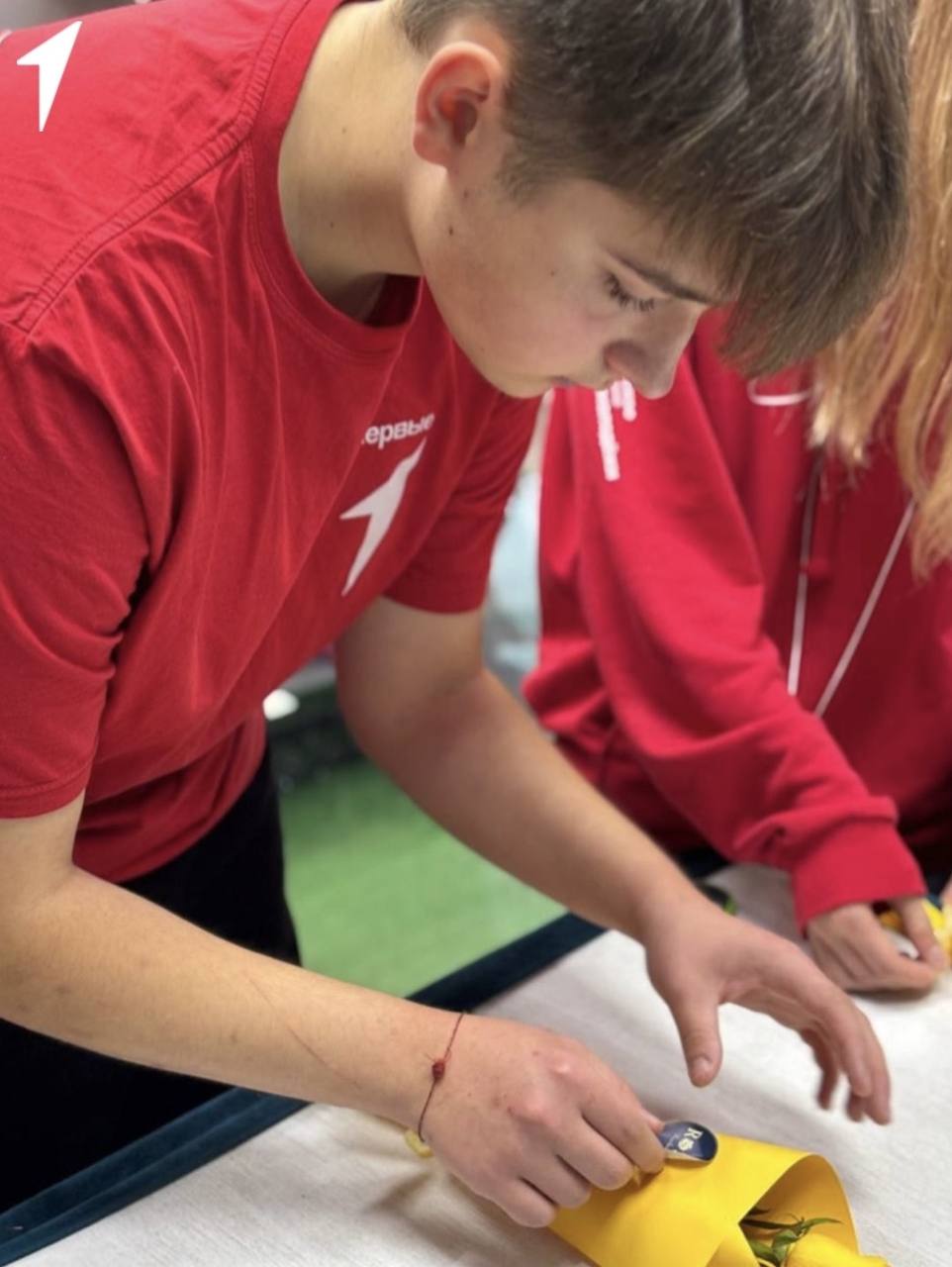 Николай Михайлов: Цветочная сказка. В рамках проекта «Первая работа» Первые побывали на увлекательном мастер-классе в цветочной мастерской «Rose Donbassa» Для ребят организовали настоящий мастеркласс по сборке букетов, это... Николай Михайлов: Цветочная сказка. В рамках проекта «Первая работа» Первые побывали на увлекательном мастер-классе в цветочной мастерской «Rose Donbassa» Для ребят организовали настоящий мастеркласс по сборке букетов, это...