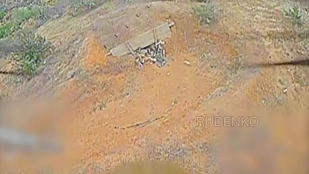 Андрей Руденко: В Донецкой народной республике (ДНР) на Константиновском направлении в районе н.п.Александро-Калиново операторами БпЛА «Южной» группировки войск в ходе ведения воздушной разведки и наблюдения за местностью...