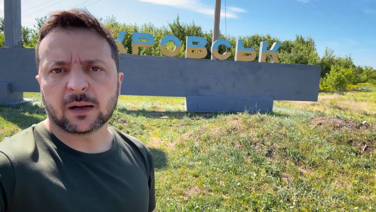 Стела на западном въезде в Покровск Стела на западном въезде в Покровск