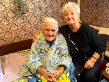 У Женского движения Единой России есть добрая традиция - поздравлять с юбилеями ветеранов, отмечая неоценимый вклад старшего поколения в развитие нашей страны