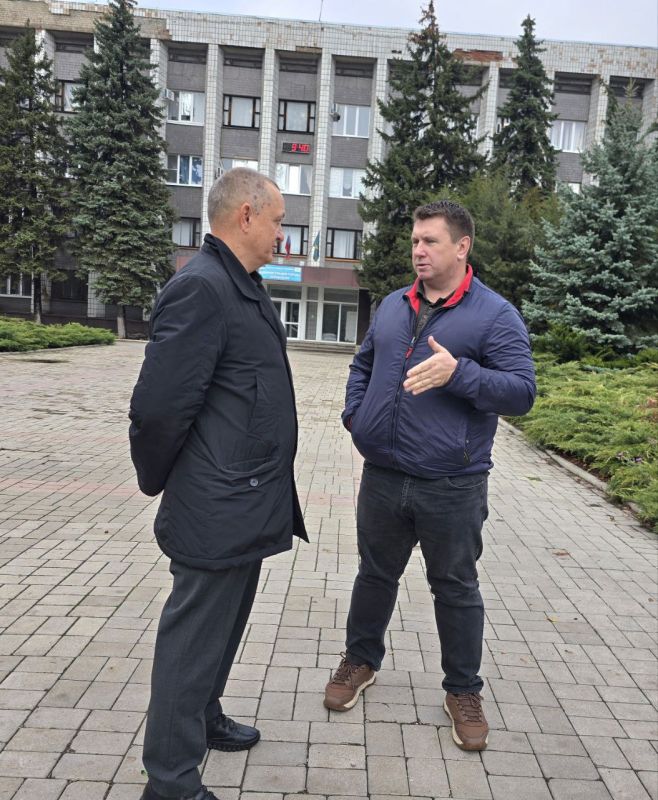 Депутаты Дмитрий Огилец и Максим Королюк приняли участие в аппаратном совещании с участием руководителей всех структурных подразделений городского округа Харцызск в рамках выполнения поручения Главы ДНР Дениса Пушилина по... Депутаты Дмитрий Огилец и Максим Королюк приняли участие в аппаратном совещании с участием руководителей всех структурных подразделений городского округа Харцызск в рамках выполнения поручения Главы ДНР Дениса Пушилина по...