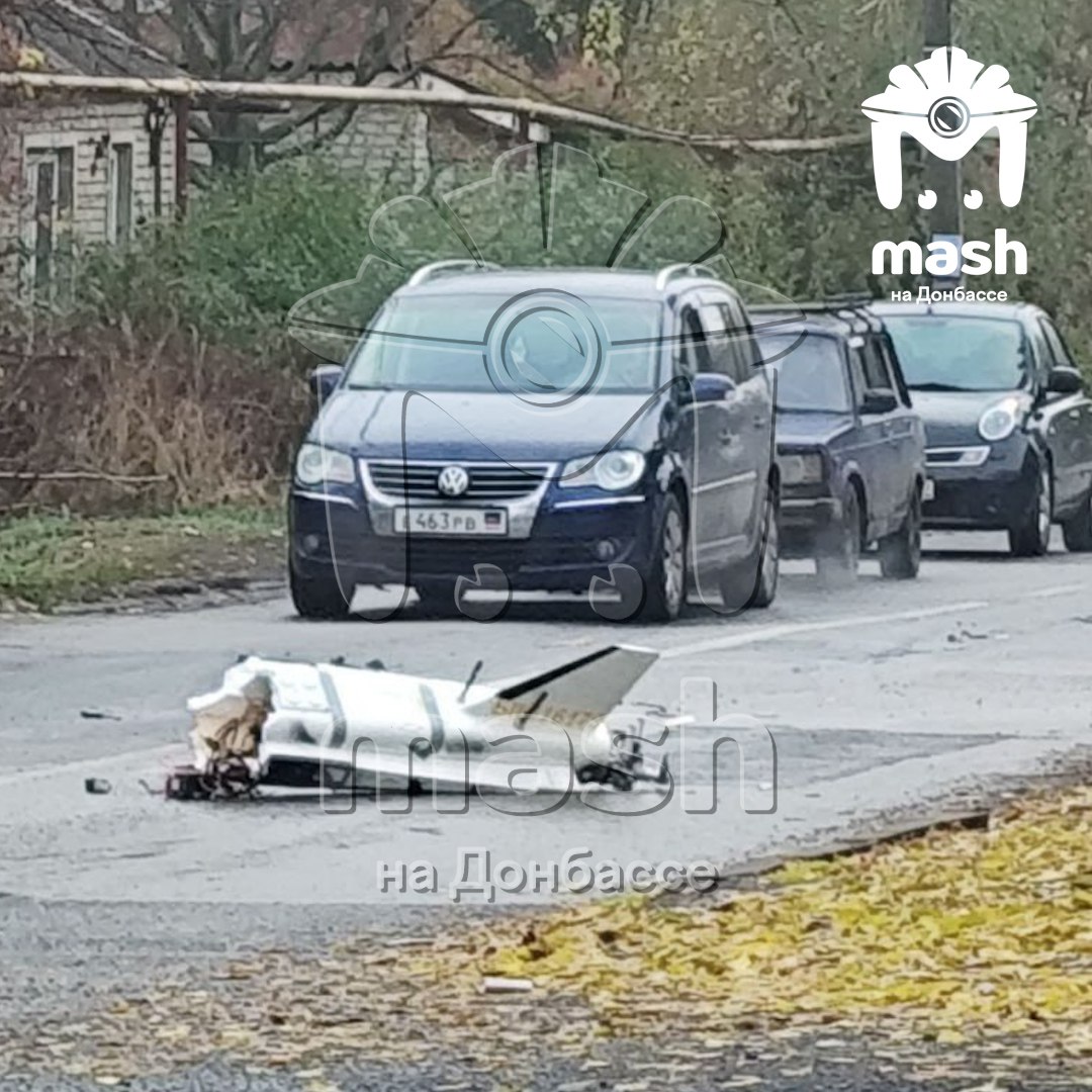 Беспилотник упал посреди дороги в Донецке Беспилотник упал посреди дороги в Донецке