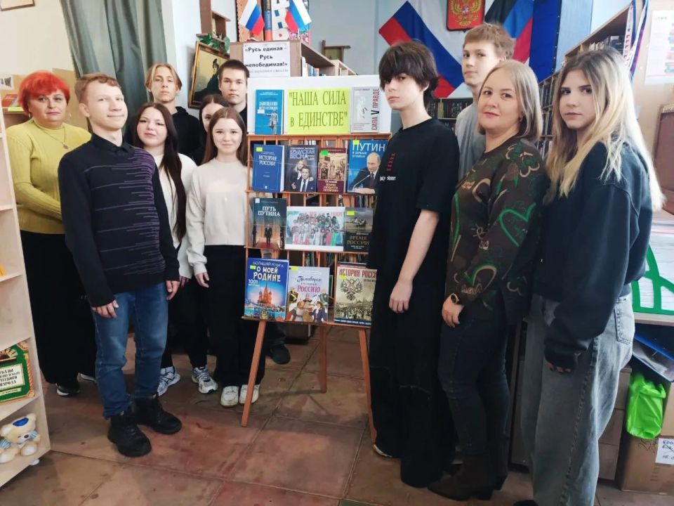 В ждановской библиотеке прошло мероприятие ко Дню народного единства В ждановской библиотеке прошло мероприятие ко Дню народного единства