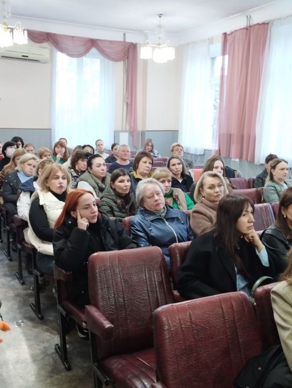 Полицейские ведут профилактическую работу со школьниками и их родителями Полицейские ведут профилактическую работу со школьниками и их родителями