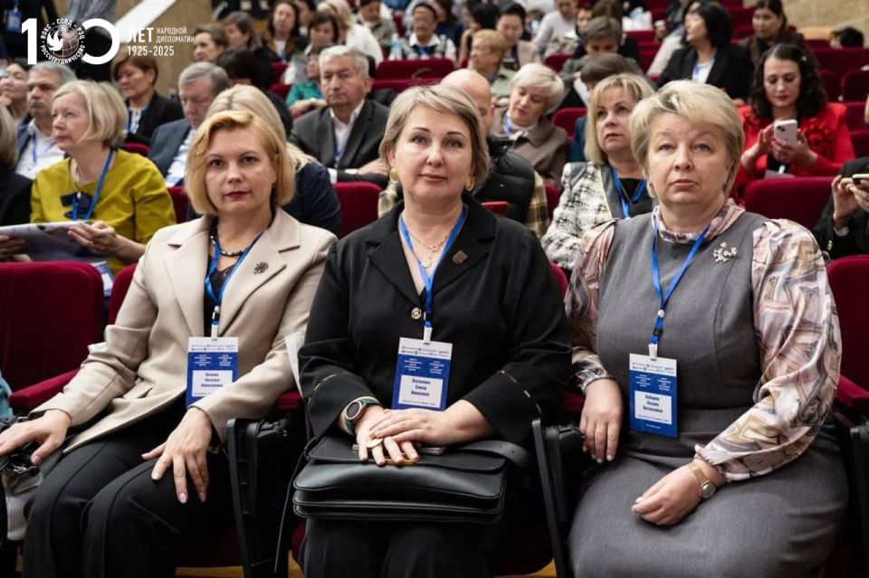 В Бишкеке стартовал III Форум руководителей школ Кыргызской Республики В Бишкеке стартовал III Форум руководителей школ Кыргызской Республики