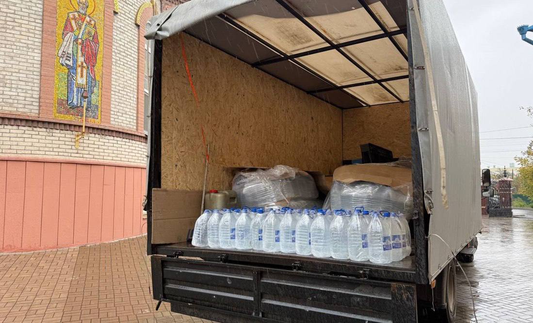 В Свято-Николаевский кафедральный собор Мариуполя доставили 1750 литров воды
