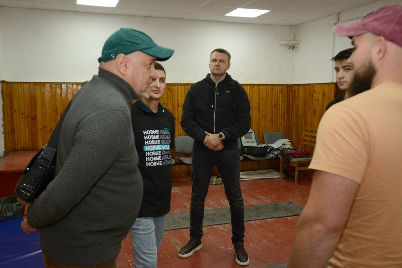 Торез в спортивном ритме. Недавно я побывал в спортивной школе №1 на секции тяжелой атлетики города Тореза Торез в спортивном ритме. Недавно я побывал в спортивной школе №1 на секции тяжелой атлетики города Тореза