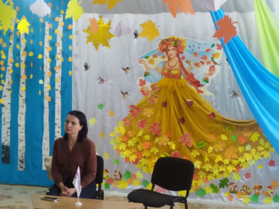 Сегодня, 29 октября, в городском округе Торез состоялась встреча заместителя главы администрации городского округа Ольги Дедух с трудовым коллективом ГКДОУ "Детский сад № 22 "Чайка" Г.О.Торез" ДНР