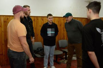 Торез в спортивном ритме. Недавно я побывал в спортивной школе №1 на секции тяжелой атлетики города Тореза