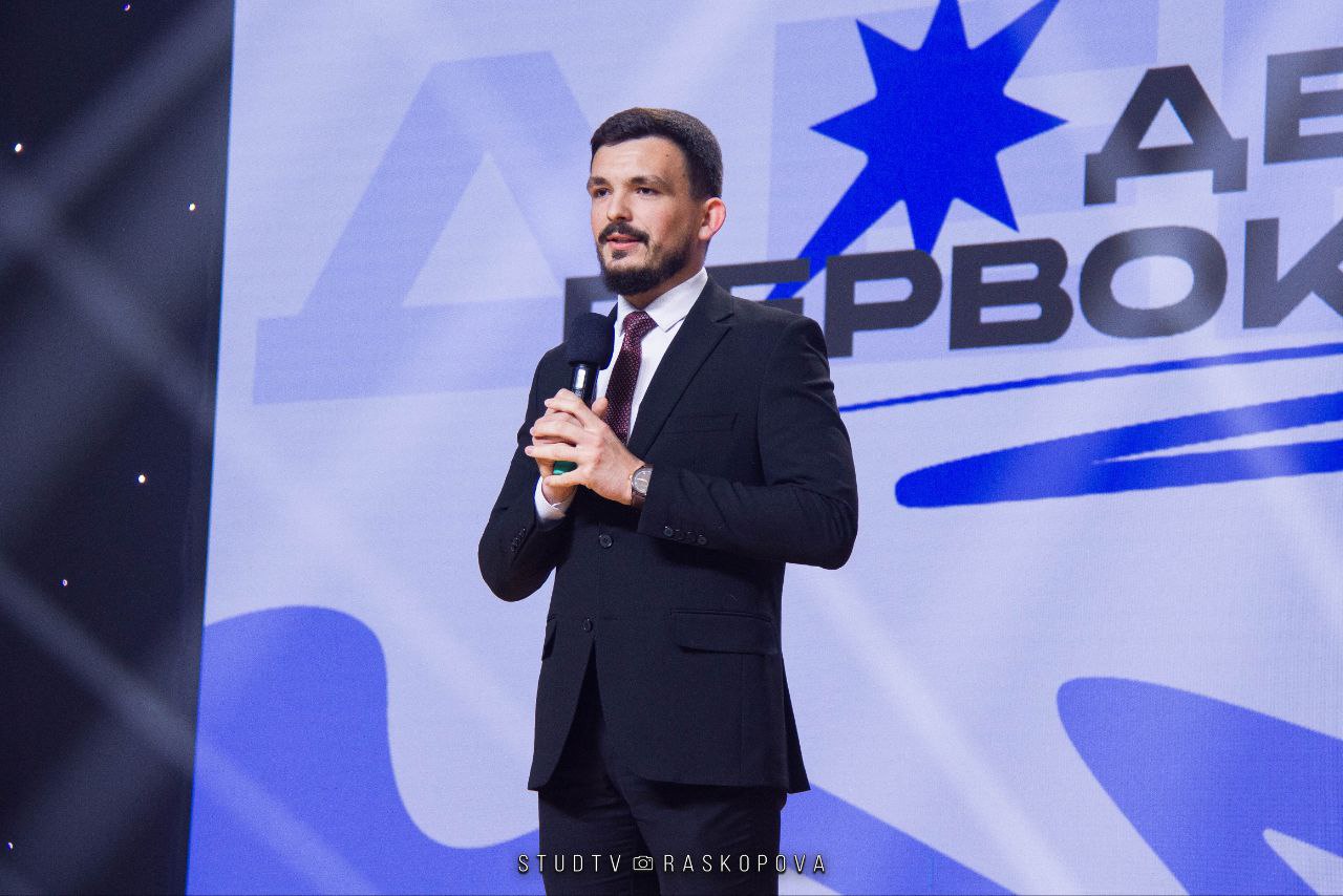 Это было легендарно!. Дебют первокурсника 2025 подошёл к концу и мы готовы представить вам первую порцию фотографий с самого яркого события в этом году Скорее смотри фоточки и следи за постами, ведь скоро будет много крутого... Это было легендарно!. Дебют первокурсника 2025 подошёл к концу и мы готовы представить вам первую порцию фотографий с самого яркого события в этом году Скорее смотри фоточки и следи за постами, ведь скоро будет много крутого...