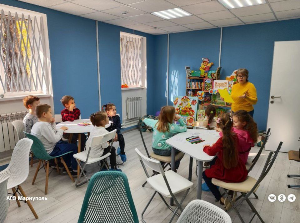 Мариупольским первоклассникам организовали экскурсию в библиотеку Мариупольским первоклассникам организовали экскурсию в библиотеку