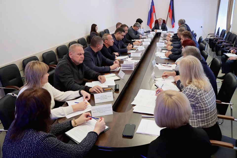 Артем Крамаренко: Уже в традиционном формате провели агрономическое совещание, где подвели итоги посевной кампании под урожай 2026 года Артем Крамаренко: Уже в традиционном формате провели агрономическое совещание, где подвели итоги посевной кампании под урожай 2026 года
