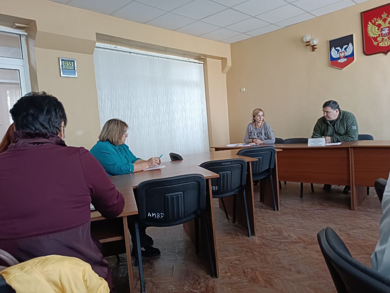 Секретарь Амвросиевского местного отделения Всероссийской политической партии «Единая Россия» Игорь Лызов встретился с секретарями первичных отделений Секретарь Амвросиевского местного отделения Всероссийской политической партии «Единая Россия» Игорь Лызов встретился с секретарями первичных отделений