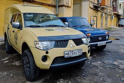 В ДНР российским бойцам передали броневик и вездеход с гумпомощью