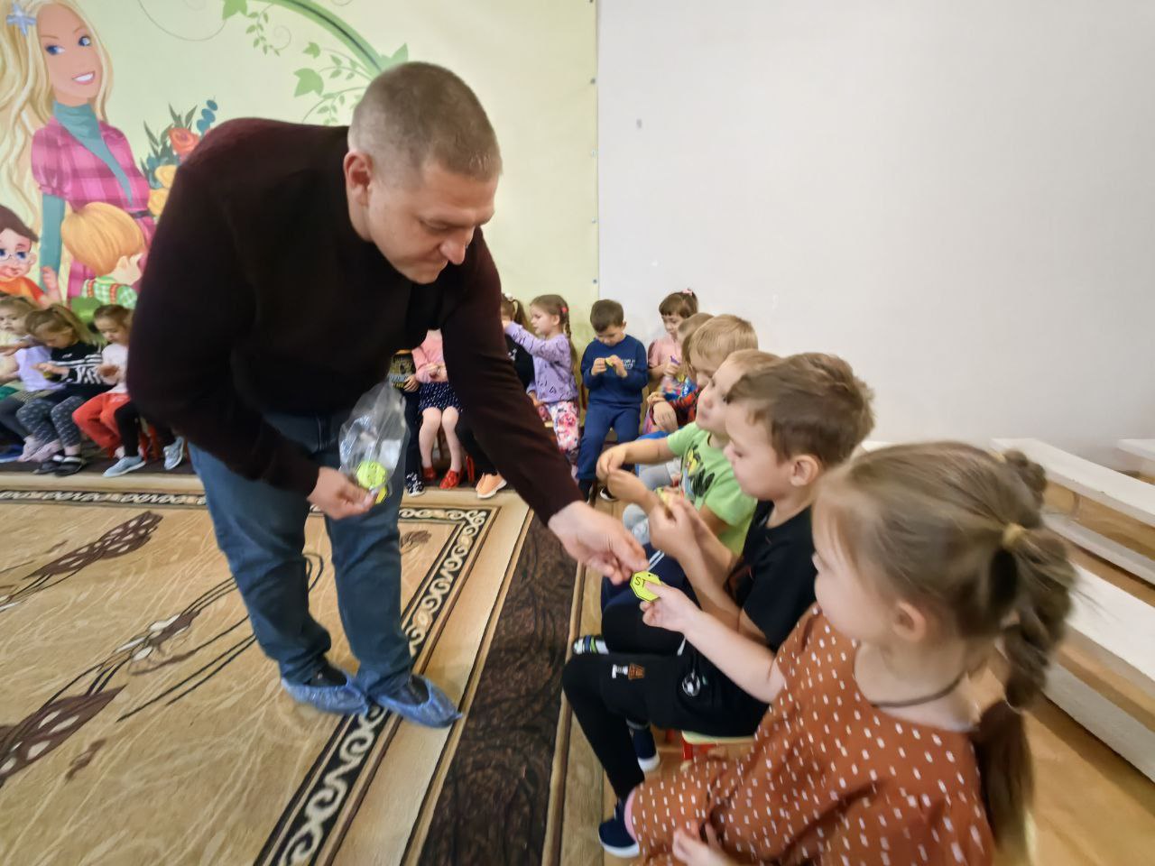 В рамках партийного проекта «Безопасные дороги», депутаты Тельмановского муниципального совета Максим Скрипка и Наталья Зубач совместно с инспектором ГИБДД ОМВД России «Тельмановский» лейтенантом полиции Юлией Пташкой... В рамках партийного проекта «Безопасные дороги», депутаты Тельмановского муниципального совета Максим Скрипка и Наталья Зубач совместно с инспектором ГИБДД ОМВД России «Тельмановский» лейтенантом полиции Юлией Пташкой...