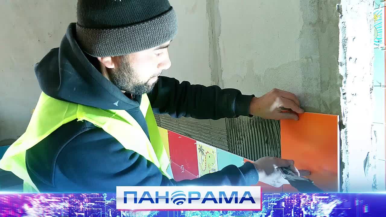 Мост к новой жизни: как мигранты в России учатся строить своё будущее