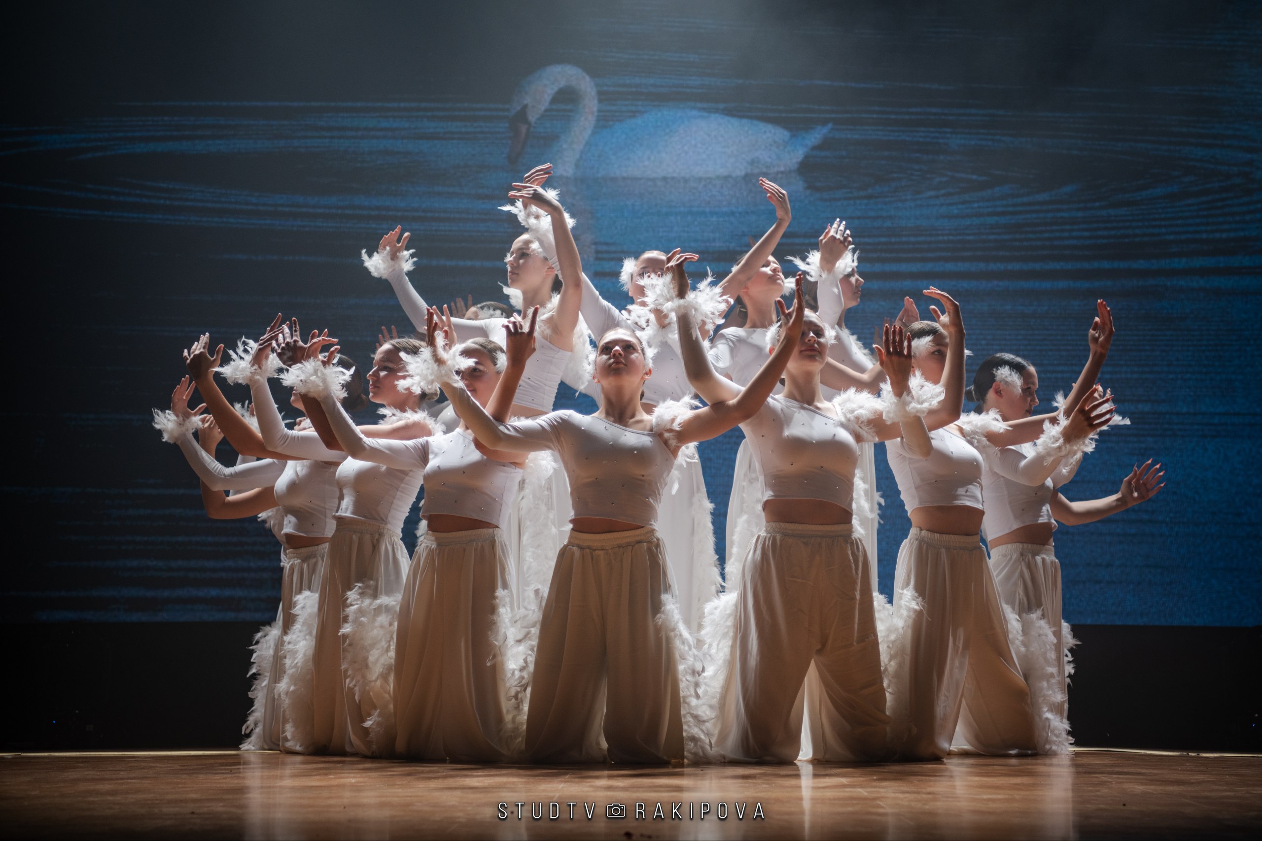 Это было легендарно!. Дебют первокурсника 2025 подошёл к концу и мы готовы представить вам первую порцию фотографий с самого яркого события в этом году Скорее смотри фоточки и следи за постами, ведь скоро будет много крутого... Это было легендарно!. Дебют первокурсника 2025 подошёл к концу и мы готовы представить вам первую порцию фотографий с самого яркого события в этом году Скорее смотри фоточки и следи за постами, ведь скоро будет много крутого...