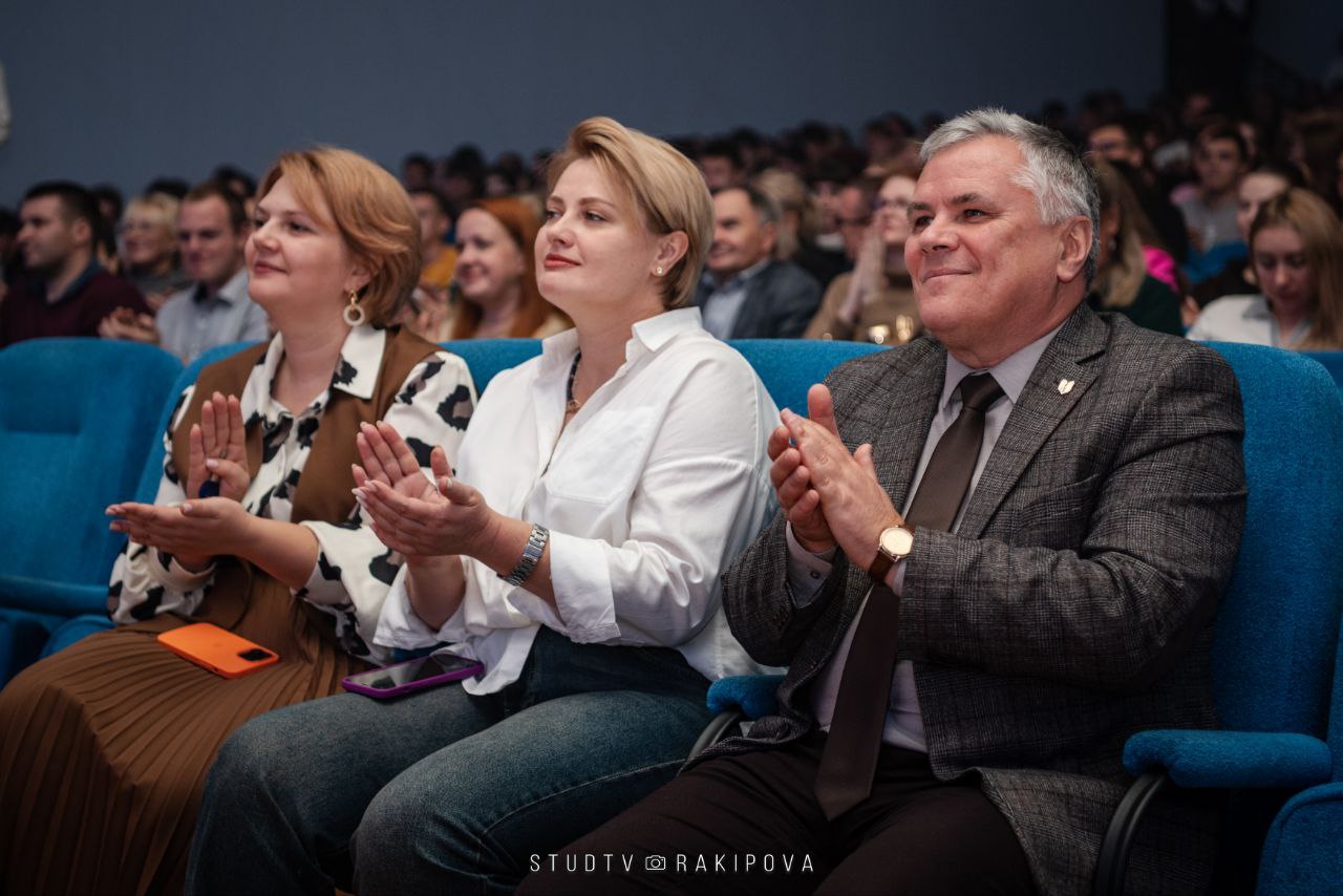 Это было легендарно!. Дебют первокурсника 2025 подошёл к концу и мы готовы представить вам первую порцию фотографий с самого яркого события в этом году Скорее смотри фоточки и следи за постами, ведь скоро будет много крутого... Это было легендарно!. Дебют первокурсника 2025 подошёл к концу и мы готовы представить вам первую порцию фотографий с самого яркого события в этом году Скорее смотри фоточки и следи за постами, ведь скоро будет много крутого...