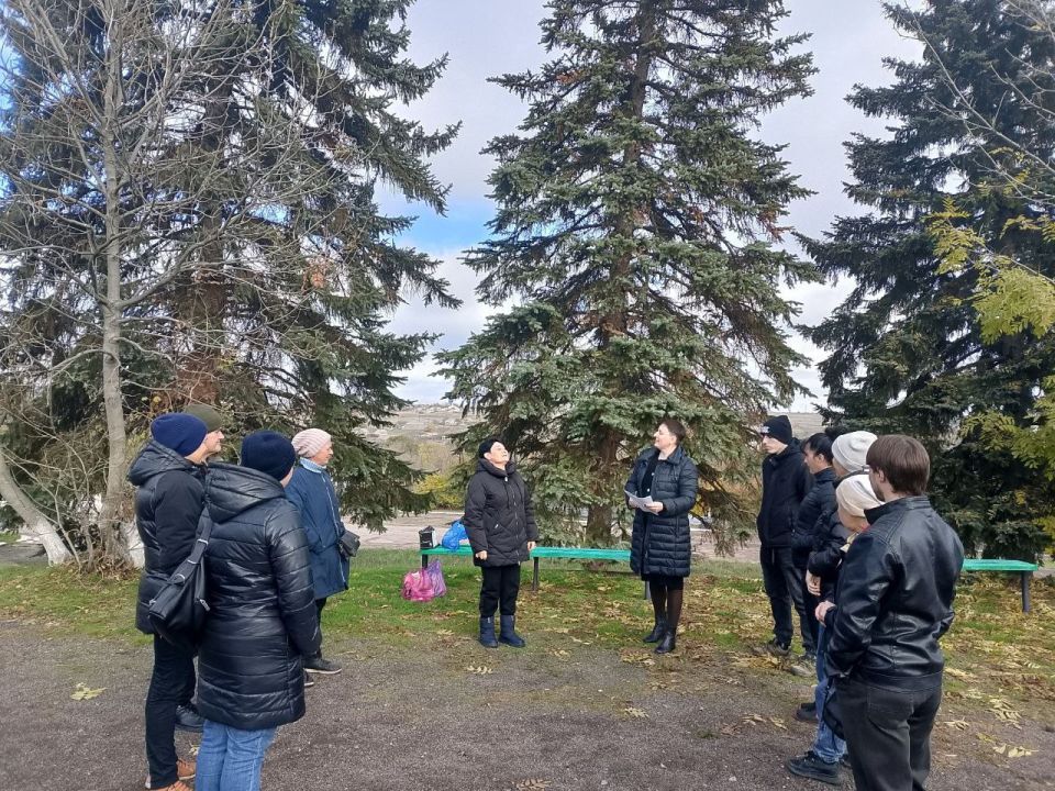 Сегодня состоялась встреча начальника Мичуринского территориального отдела Администраци Тельмановского округа с жителями села Мичурино, где были рассмотрены вопросы: Сегодня состоялась встреча начальника Мичуринского территориального отдела Администраци Тельмановского округа с жителями села Мичурино, где были рассмотрены вопросы: