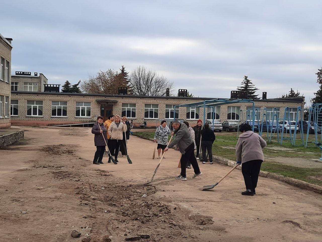Депутат Мангушского муниципального совета, представитель фракции Всероссийской политической партии «ЕДИНАЯ РОССИЯ» в Мангушском муниципальном совете, Эльвина Ивановна Чекалова, вместе с членами Первичной Организации № 1046... Депутат Мангушского муниципального совета, представитель фракции Всероссийской политической партии «ЕДИНАЯ РОССИЯ» в Мангушском муниципальном совете, Эльвина Ивановна Чекалова, вместе с членами Первичной Организации № 1046...