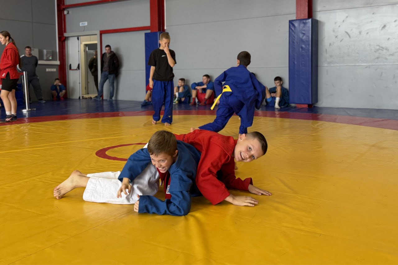 Директор департамента по физической культуре и спорту ЯНАО посетил Волноваху Директор департамента по физической культуре и спорту ЯНАО посетил Волноваху