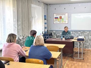 Первый заместитель главы администрации г.о. Донецк провел рабочую встречу с коллективом Донецкого техникума бытового обслуживания и торговли