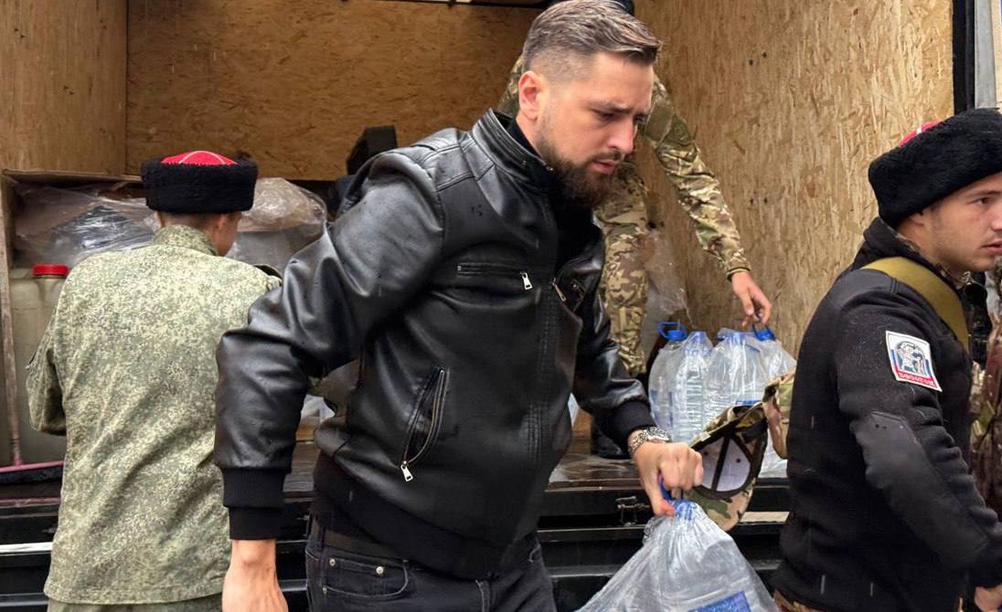 В Свято-Николаевский кафедральный собор Мариуполя доставили 1750 литров воды В Свято-Николаевский кафедральный собор Мариуполя доставили 1750 литров воды