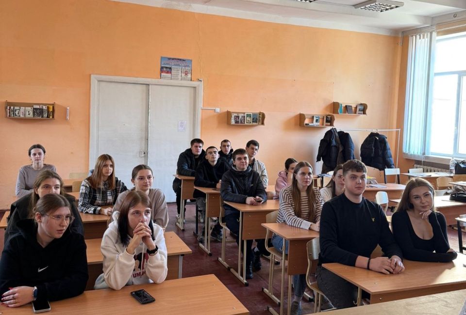 Депутат Торезского городского совета Донецкой Народной Республики Екатерина Диденко провела встречу со студентами выпускниками Торезского филиала РАНХиГС Депутат Торезского городского совета Донецкой Народной Республики Екатерина Диденко провела встречу со студентами выпускниками Торезского филиала РАНХиГС