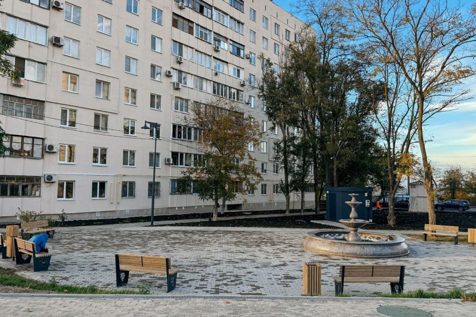 В Мариуполе продолжается благоустройство дворовых территорий В Мариуполе продолжается благоустройство дворовых территорий