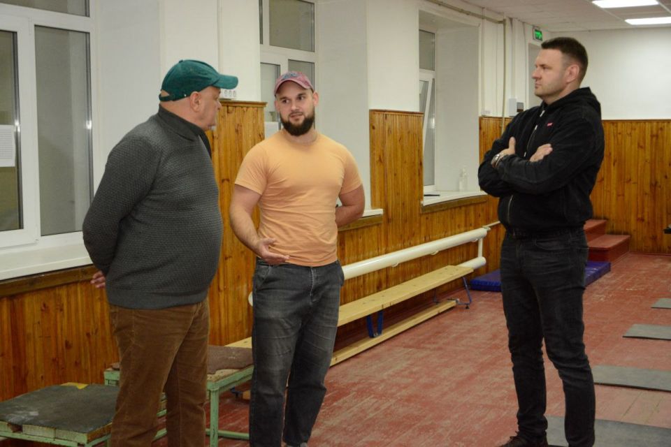 Торез в спортивном ритме. Недавно я побывал в спортивной школе №1 на секции тяжелой атлетики города Тореза Торез в спортивном ритме. Недавно я побывал в спортивной школе №1 на секции тяжелой атлетики города Тореза