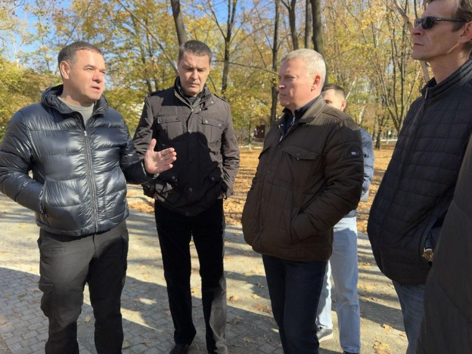 Александр Лазарев и Андрей Фалейчик оценили благоустройство парка Машиностроителей Александр Лазарев и Андрей Фалейчик оценили благоустройство парка Машиностроителей