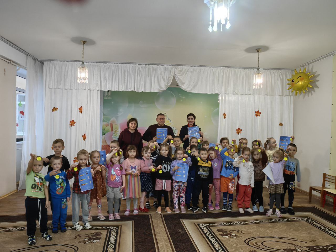 В рамках партийного проекта «Безопасные дороги», депутаты Тельмановского муниципального совета Максим Скрипка и Наталья Зубач совместно с инспектором ГИБДД ОМВД России «Тельмановский» лейтенантом полиции Юлией Пташкой...