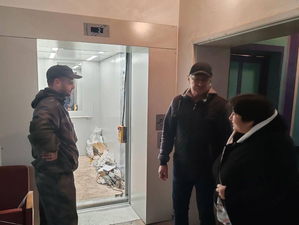 Регионы-шефы продолжают активно помогать в восстановлении больниц и поликлиник ДНР Регионы-шефы продолжают активно помогать в восстановлении больниц и поликлиник ДНР