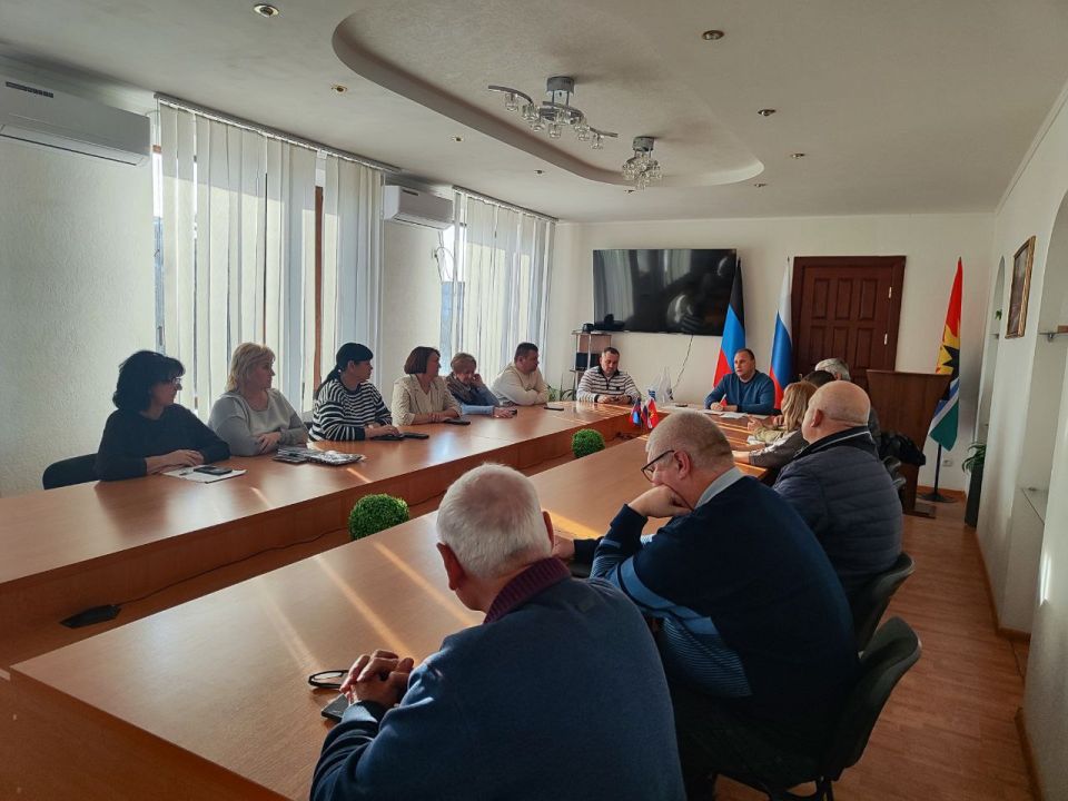 В Торезском городском совете состоялась встреча участников мониторинговой группы контроля за качеством теплоснабжения жилых домов В Торезском городском совете состоялась встреча участников мониторинговой группы контроля за качеством теплоснабжения жилых домов