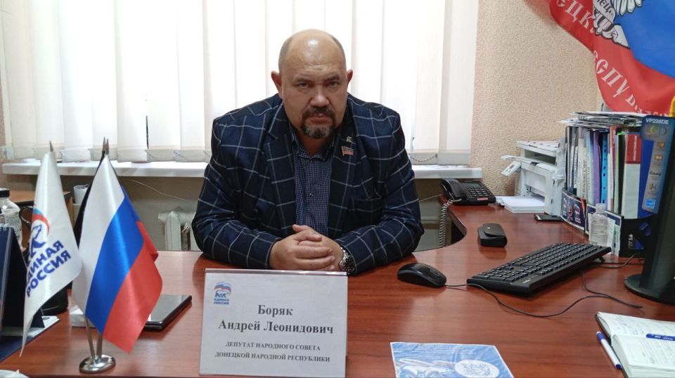 В рамках исполнения поручения Главы ДНР Дениса Пушилина депутат #Комитет_по_здравоохранению_охране_материнства_и_детства Андрей Боряк провёл приём граждан в Общественной приёмной Председателя партии «Единая Россия» в... В рамках исполнения поручения Главы ДНР Дениса Пушилина депутат #Комитет_по_здравоохранению_охране_материнства_и_детства Андрей Боряк провёл приём граждан в Общественной приёмной Председателя партии «Единая Россия» в...