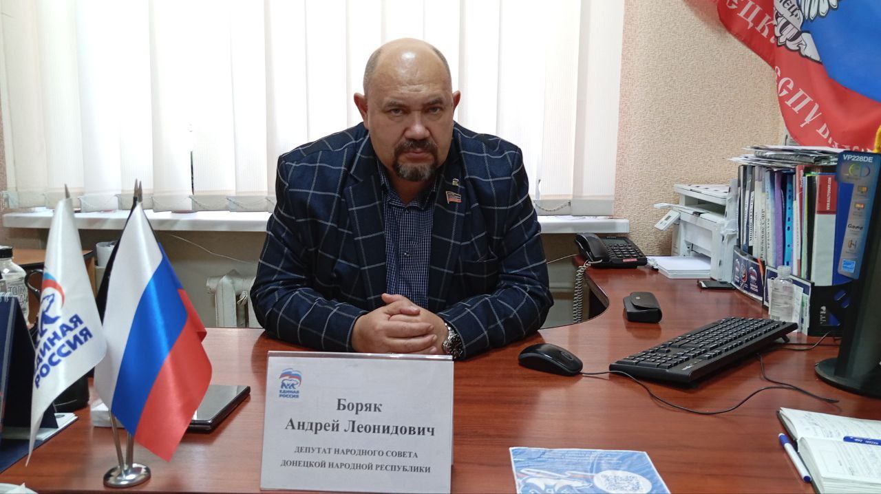 В рамках исполнения поручения Главы ДНР Дениса Пушилина депутат #Комитет_по_здравоохранению_охране_материнства_и_детства Андрей Боряк провёл приём граждан в Общественной приёмной Председателя партии «Единая Россия» в... В рамках исполнения поручения Главы ДНР Дениса Пушилина депутат #Комитет_по_здравоохранению_охране_материнства_и_детства Андрей Боряк провёл приём граждан в Общественной приёмной Председателя партии «Единая Россия» в...