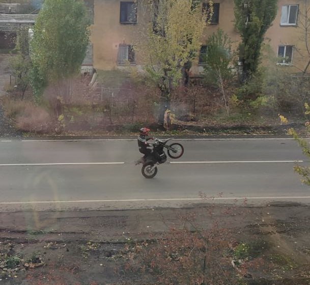 Пибайкеры портят воздух и звуковой фон на улице Давыденко на Гвардейке в Макеевке Пибайкеры портят воздух и звуковой фон на улице Давыденко на Гвардейке в Макеевке